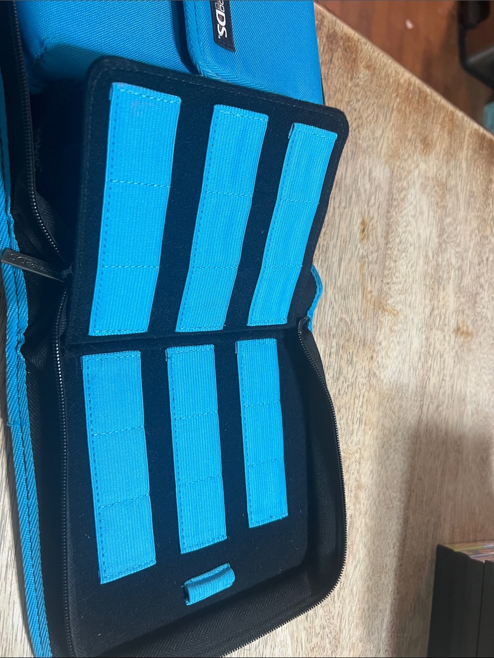 Nintendo DS Blue Zip-Up Game Case - Picture 3 of 4